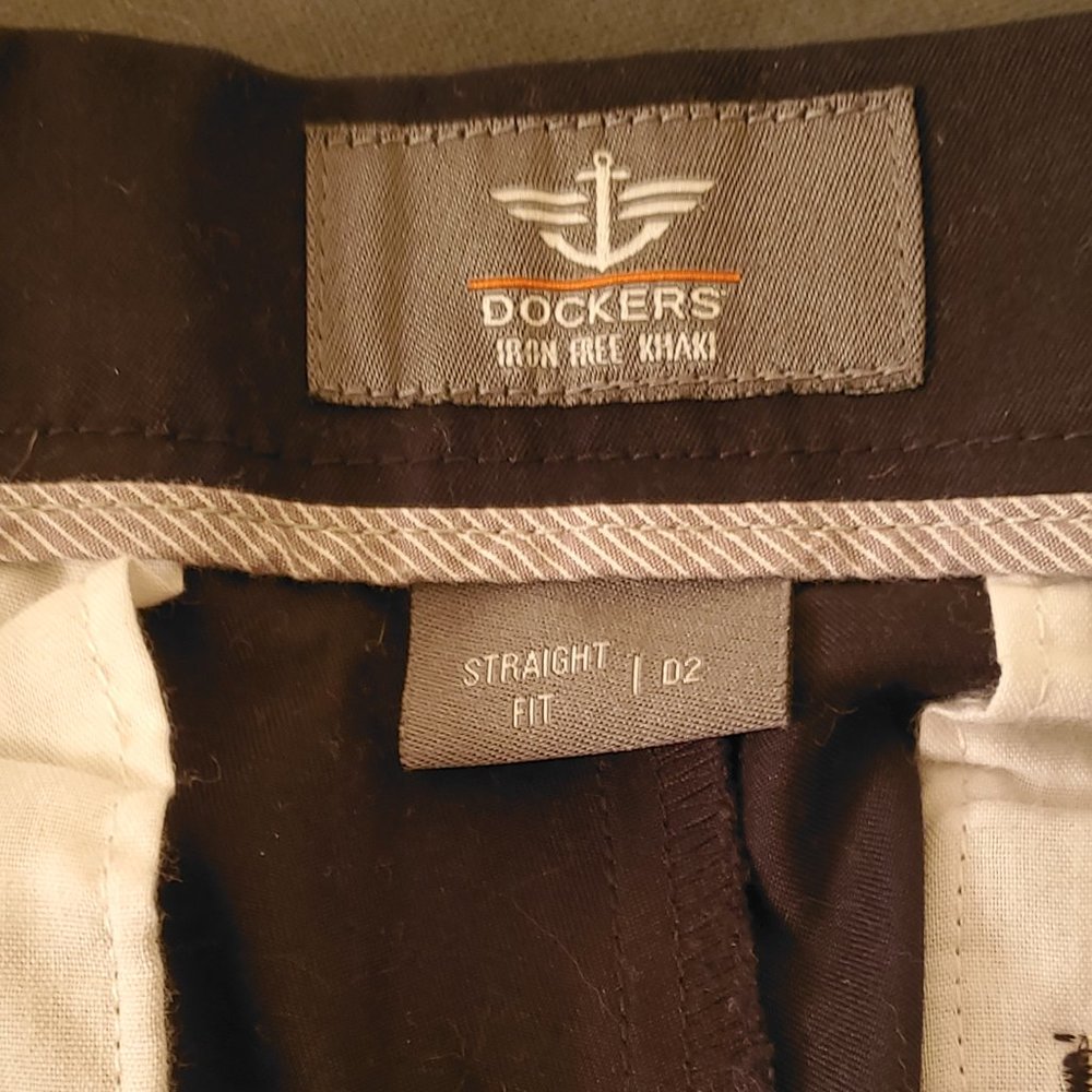Dockers Men's Iron Free Khaki, Straight Fit, Black Pants - Size W32 L32 - Picture 4 of 8